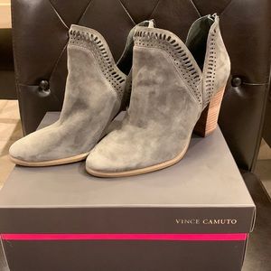 Vince Camuto Suede Fileana Split Shaft Boots in Grey size 9m